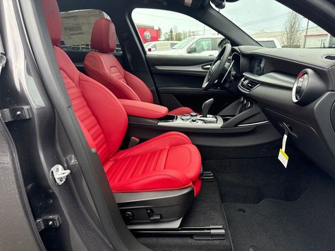 New 2025 Alfa Romeo Stelvio Sprint image 9