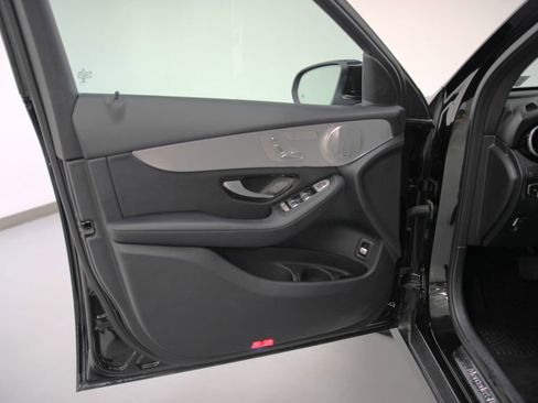 Used 2019 Mercedes-Benz GLC 300 4MATIC image 15