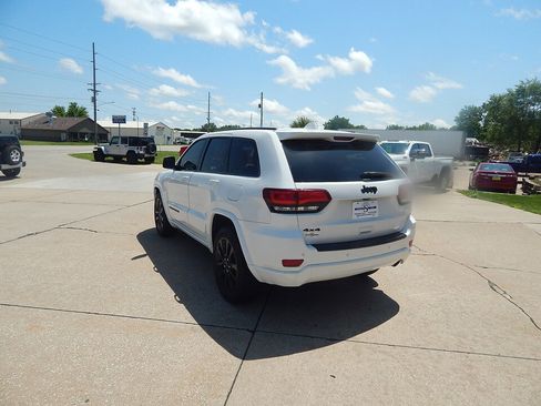 Used 2018 Jeep Grand Cherokee Altitude image 7