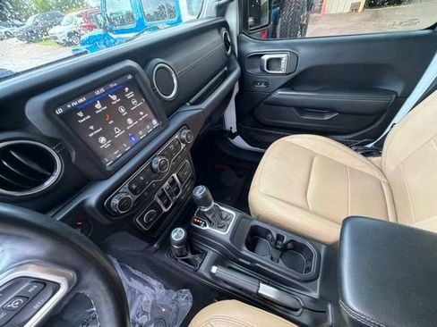 Used 2018 Jeep Wrangler Unlimited Sahara w/ Dual Top Group AWD/4WD image 25