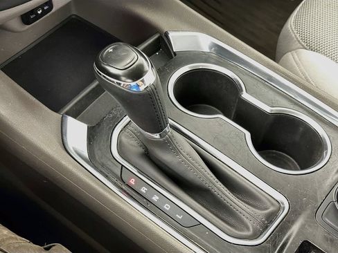 Used 2019 Chevrolet Traverse LT FWD image 19