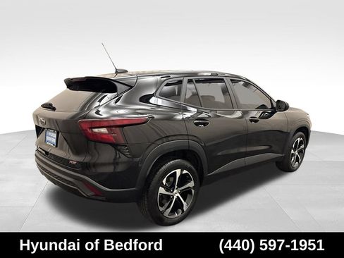 Used 2025 Chevrolet Trax RS w/ Sunroof Package FWD image 5