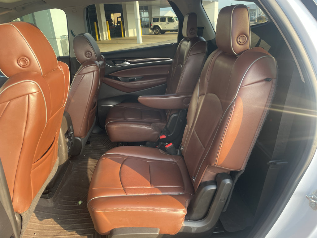Used 2018 Buick Enclave Avenir w/ Avenir Technology Package AWD/4WD image 17