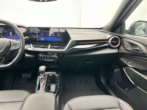 Used 2026 Chevrolet Trax RS w/ Sunroof Package FWD image 29