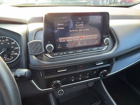 Used 2023 Nissan Rogue S image 27