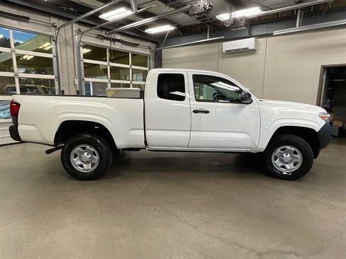 Used 2022 Toyota Tacoma SR image 6