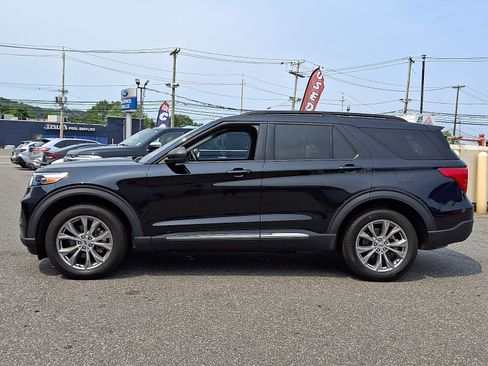 Used 2023 Ford Explorer XLT w/ Equipment Group 202A AWD/4WD image 7