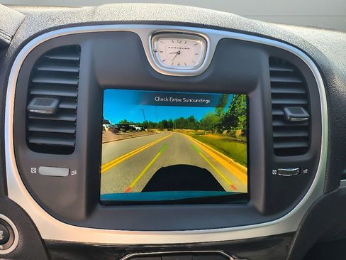 Used 2022 Chrysler 300 Touring L image 19