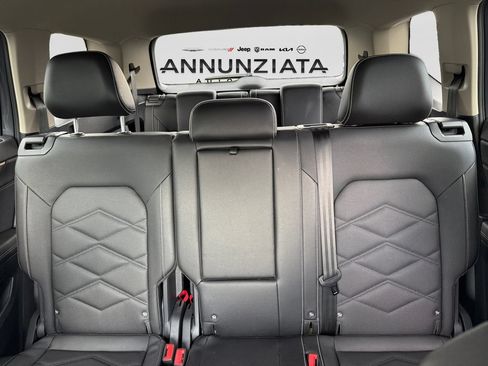 Used 2025 Volkswagen Atlas SE AWD/4WD image 22