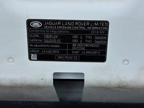 Used 2018 Land Rover Range Rover Velar S image 21