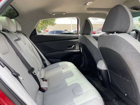 Used 2025 Hyundai Elantra Limited FWD image 27