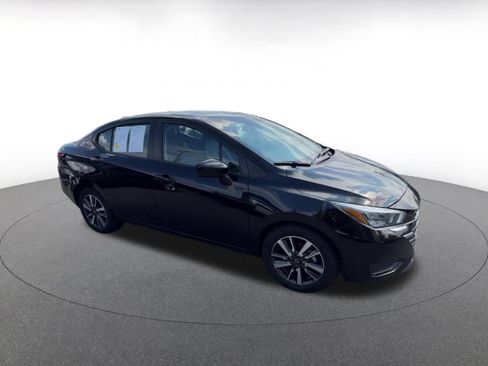 Used 2025 Nissan Versa SV FWD image 2