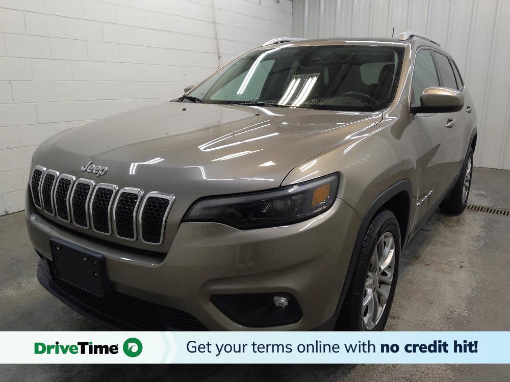 Used 2019 Jeep Cherokee Latitude Plus w/ Comfort/Convenience Group FWD image 1