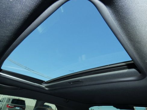 Used 2010 Dodge Challenger SE image 19