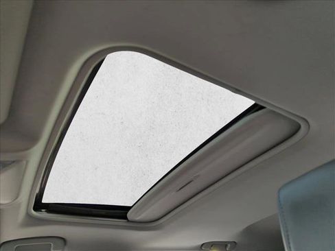 Used 2022 Toyota RAV4 XLE Premium FWD image 15