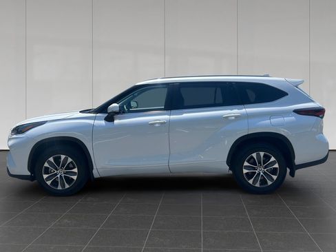 Used 2026 Toyota Highlander XLE w/ Protection Package #3 (TMS) AWD/4WD image 2
