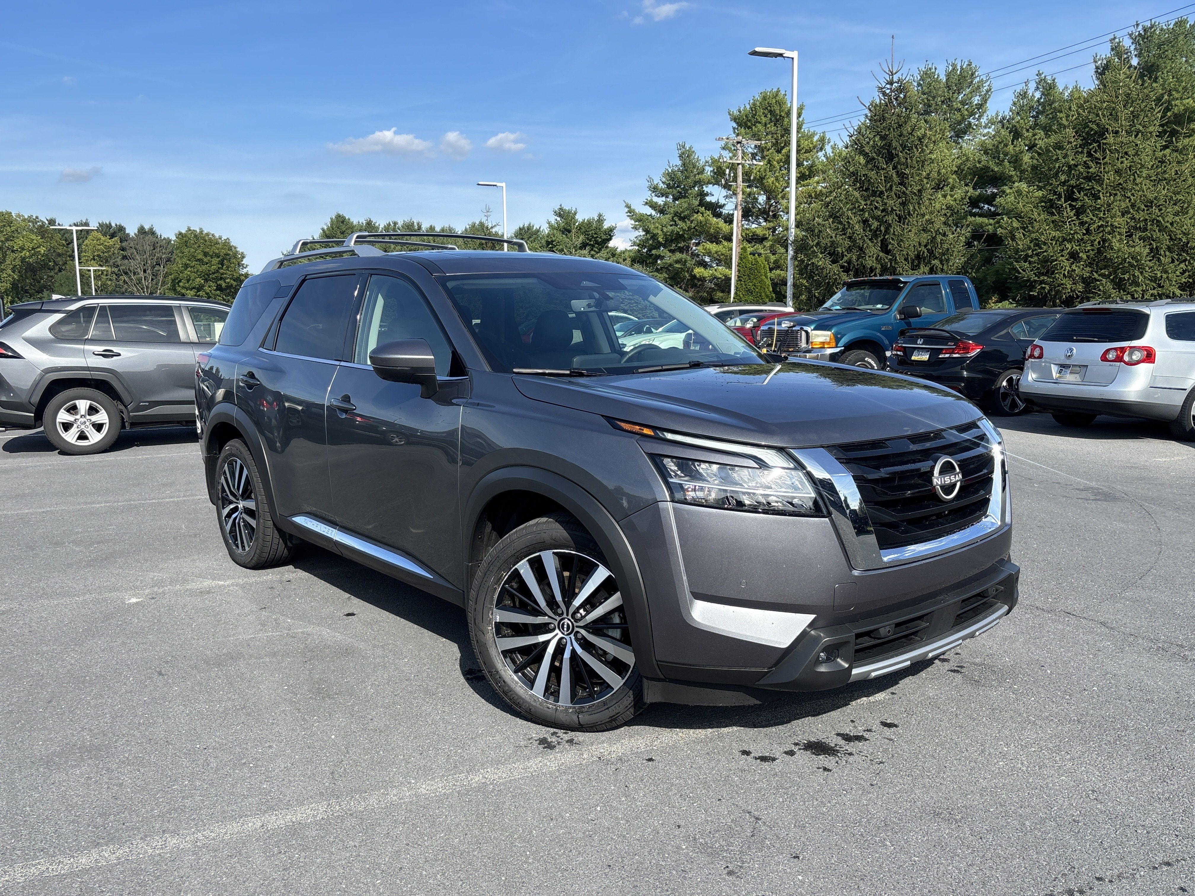 Used 2024 Nissan Pathfinder Platinum AWD/4WD image 18