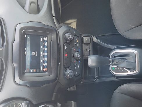 Used 2019 Jeep Renegade Latitude w/ Popular Equipment Group image 15