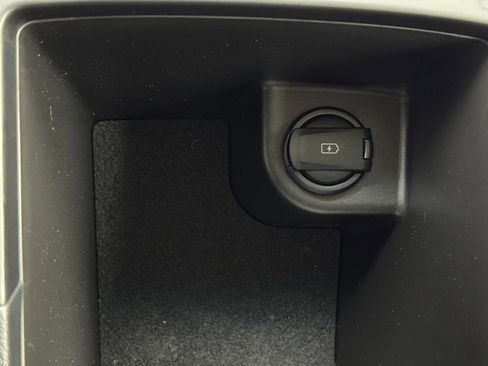 Used 2019 Kia Niro EX image 30