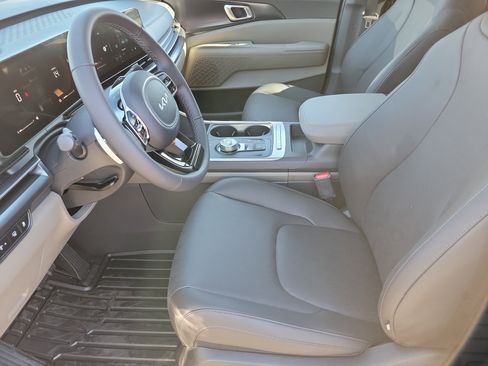 New 2026 Kia Carnival LXS image 3