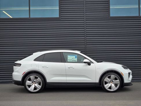 New 2026 Porsche Macan 4 Electric AWD/4WD image 8