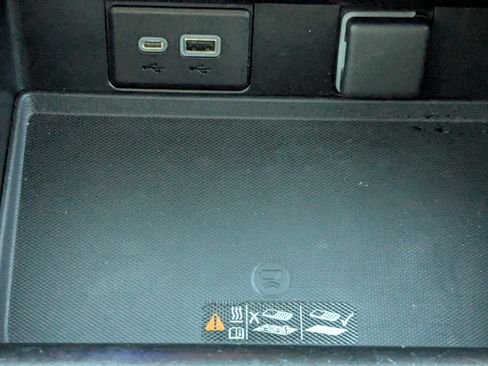 Used 2021 Chevrolet Tahoe Premier w/ Premium Package image 31