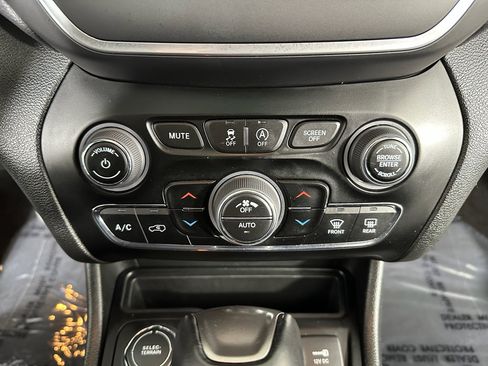 Used 2023 Jeep Cherokee Altitude Lux w/ Lux Elite Package image 6