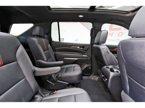 Used 2025 Chevrolet Traverse RS image 9