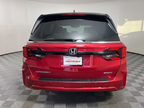 Certified 2025 Honda Odyssey Touring image 4