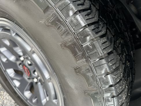 Used 2025 Nissan Frontier Pro-X RWD image 4