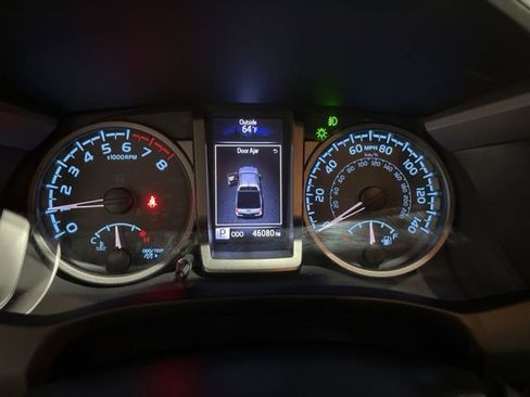 Used 2019 Toyota Tacoma TRD Sport AWD/4WD image 18