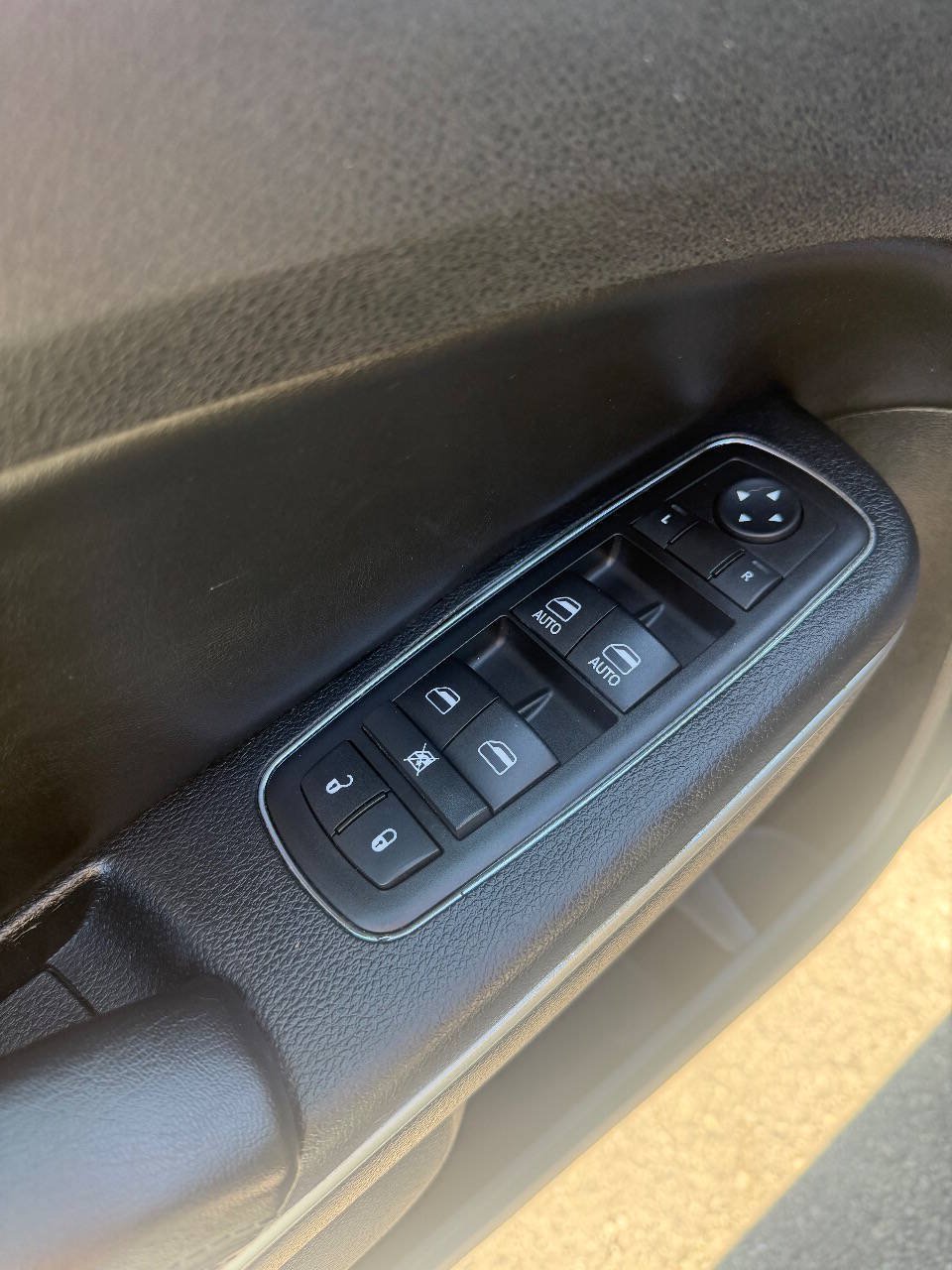 Used 2014 Chrysler 300 RWD image 16