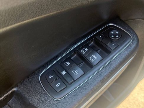Used 2014 Chrysler 300 RWD image 16