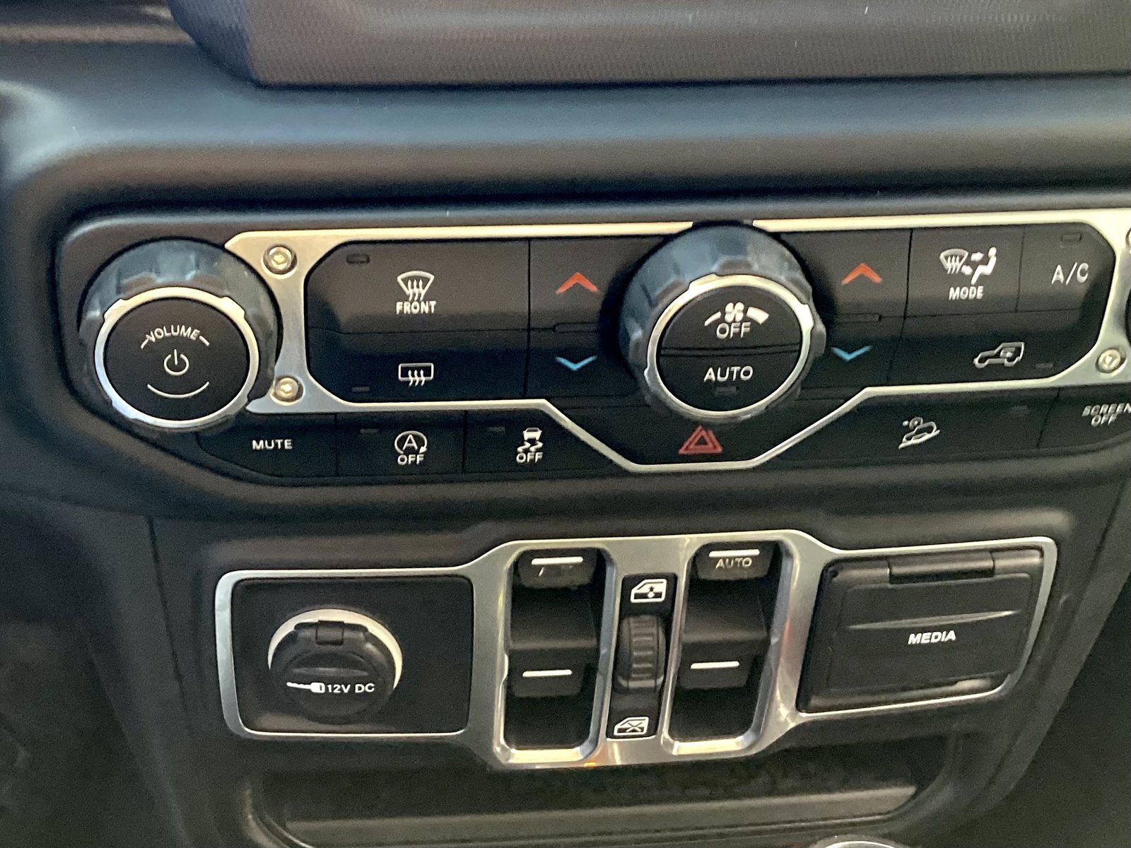 Used 2018 Jeep Wrangler Unlimited Sport S AWD/4WD image 19