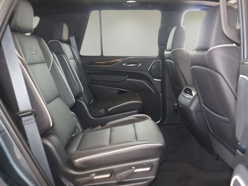 Used 2021 Cadillac Escalade Premium Luxury RWD image 17