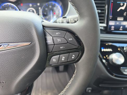 Certified 2023 Chrysler Pacifica Touring-L w/ S Appearance Package FWD image 27