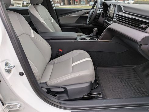 Used 2025 Toyota Camry SE w/ Convenience Package image 36