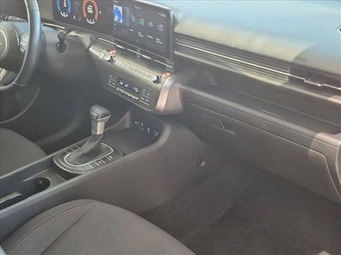 Used 2025 Hyundai Kona SEL FWD image 17