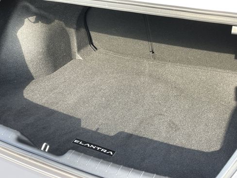 Used 2023 Hyundai Elantra Limited image 10