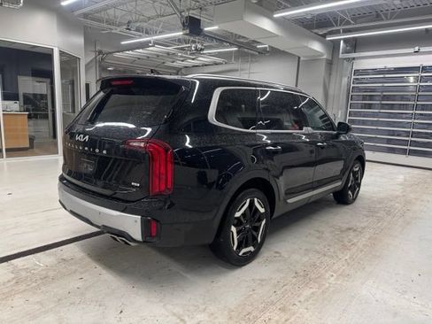 Used 2023 Kia Telluride S AWD/4WD image 3