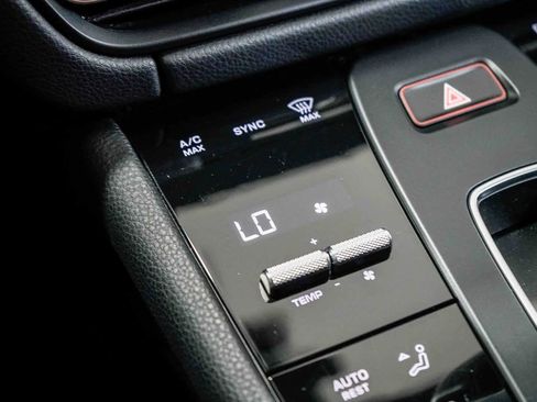 Used 2024 Porsche Macan image 23