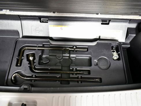 Used 2019 Toyota Highlander LE image 27