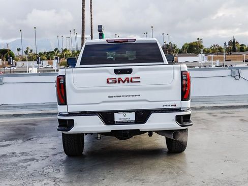 Used 2025 GMC Sierra 2500 AT4 AWD/4WD image 8