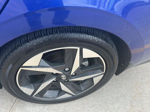 Used 2023 Hyundai Elantra Limited image 14