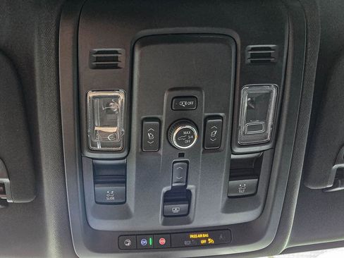Certified 2025 Chevrolet Tahoe High Country AWD/4WD image 30