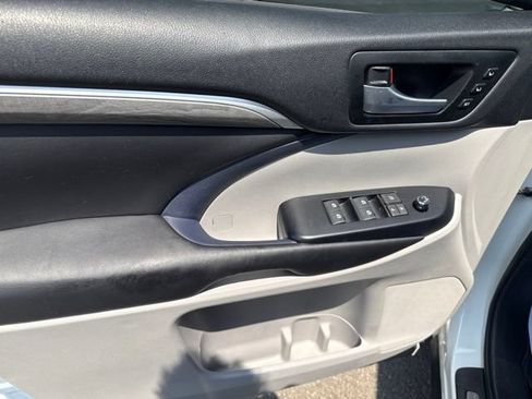 Used 2018 Toyota Highlander Limited Platinum AWD/4WD image 25