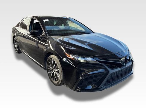 Used 2022 Toyota Camry SE AWD/4WD image 2