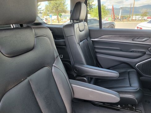 Used 2024 Jeep Grand Cherokee L Limited AWD/4WD image 16