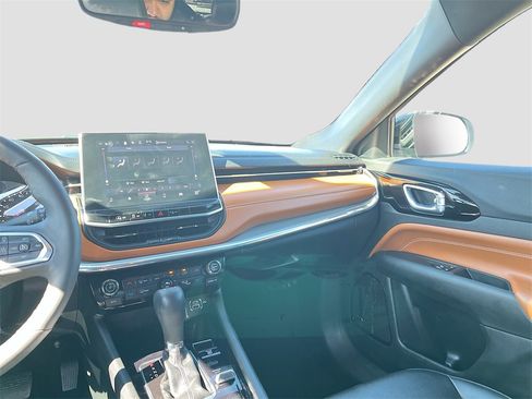 Used 2024 Jeep Compass Limited image 22