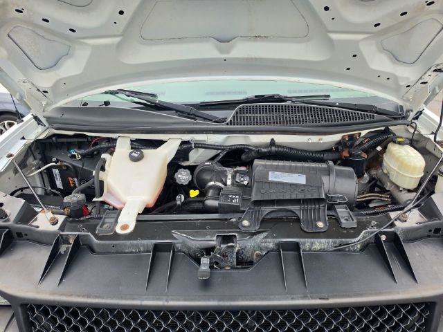 Used 2017 Chevrolet Express 2500 RWD image 31